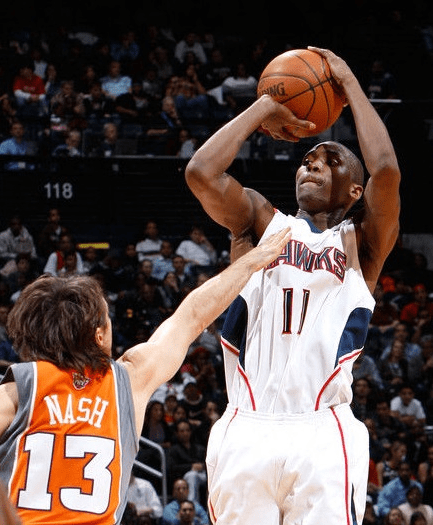 一名来自英 一名来自英